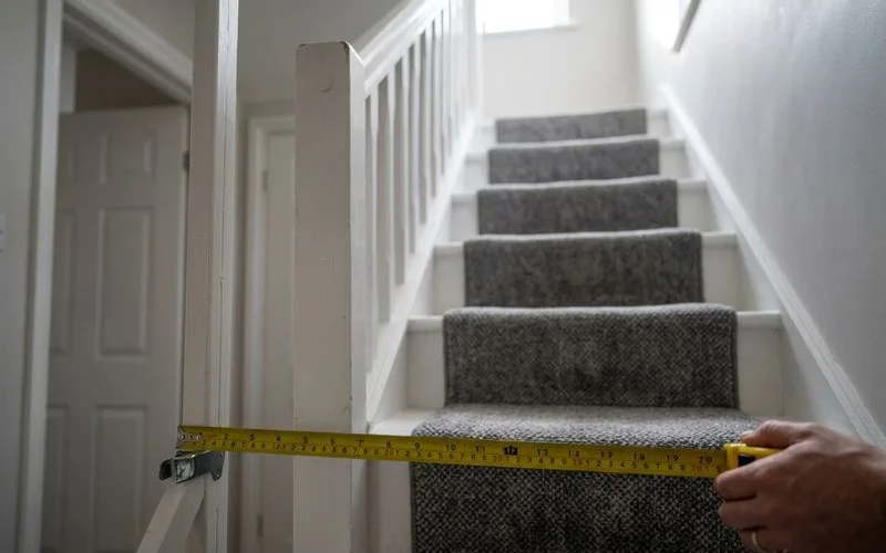 Measuring staircase width for stairlift dimensions